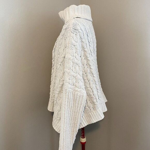 POL Oversized Cable Knit Turtleneck Womens Sweater Size M - Picture 3 of 9